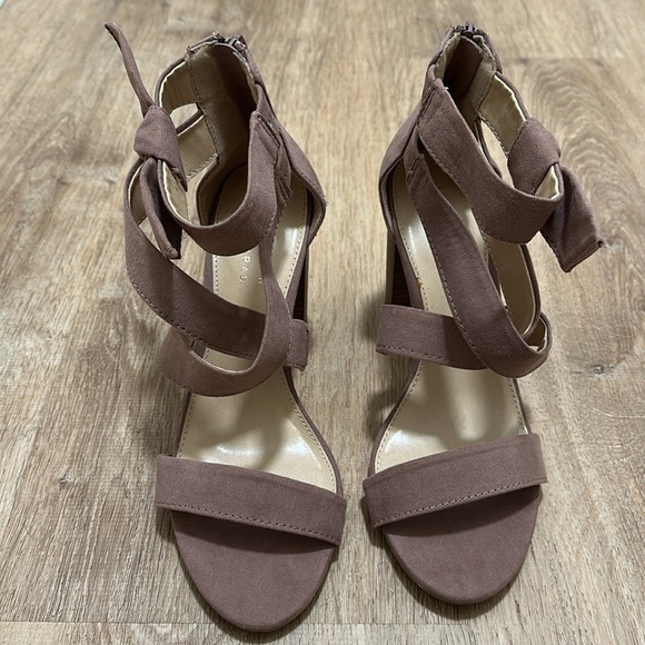 LC LAUREN CONRAD | Mauve Bow Girlfriend Block High Heels - Picture 4 of 7
